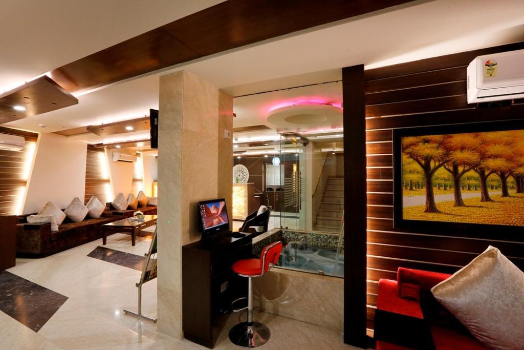 Airport La Sapphire Hotel & Restaurant Neu-Delhi Exterior foto
