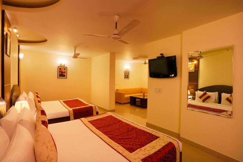 Airport La Sapphire Hotel & Restaurant Neu-Delhi Exterior foto